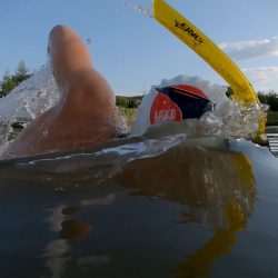 Szybki program ćwiczeń na lądzie - skuteczność pływania na nogach